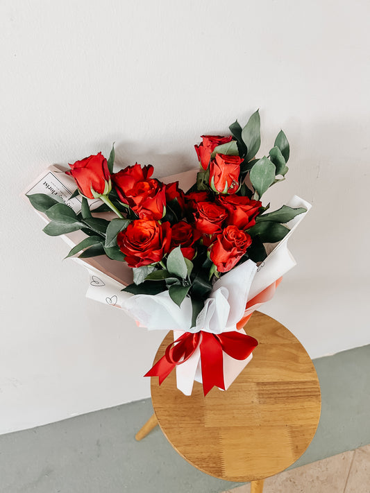 Clerise | 12 Roses Bouquet