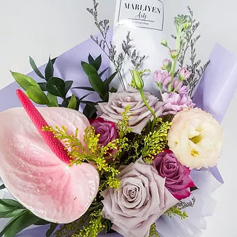 Any Day Florist'Menta Mauve Fresh Flower Bouquet'
"Fresh Flower Bouquet in Menta and Mauve" A breathtaking arrangement of eustomas and menta roses, both of which are traditional prMenta Mauve | Hand Bouquet of the Week