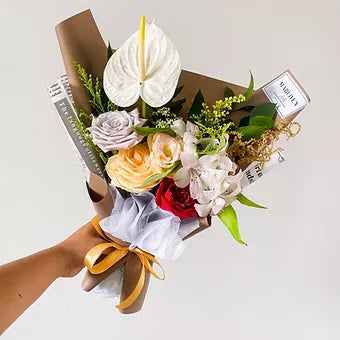 Any Day Florist'White Mocha Fresh Flower Bouquet'
    A show stopper arrangements of Alstromeria and Roses which are famously gifted for Birthdays and Anniversaries!

Why us?
🆓 FrWhite Mocha