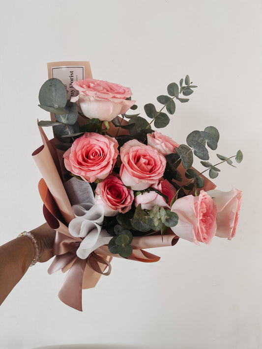 Roselle | 8 Roses Bouquet