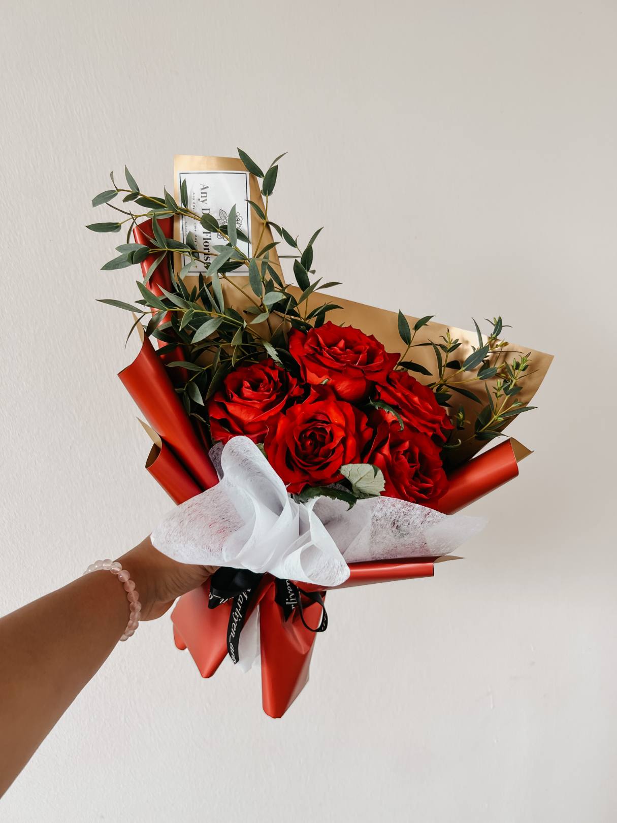 Any Day FloristBeautiful combination of 5 Roses which symbolizes Passionate love. perfect for showing your affection for that one person. Five roses are the perfect token of affectPassionate love | 5 Stalk roses