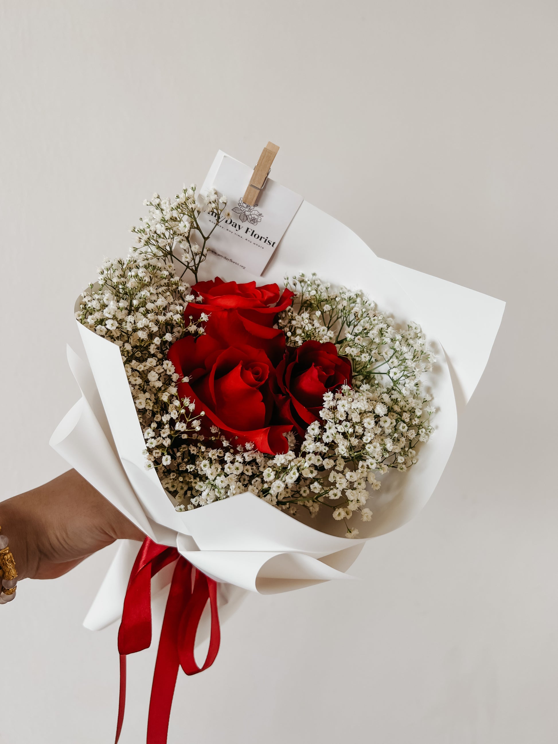 Any Day FloristRoses with baby's breath bouquet is an excellent choice for fresh flowers. The baby's breath adds a touch of innocence and purity to the arrangement.

Roses are one Rosie Baby Breathe Bouquet