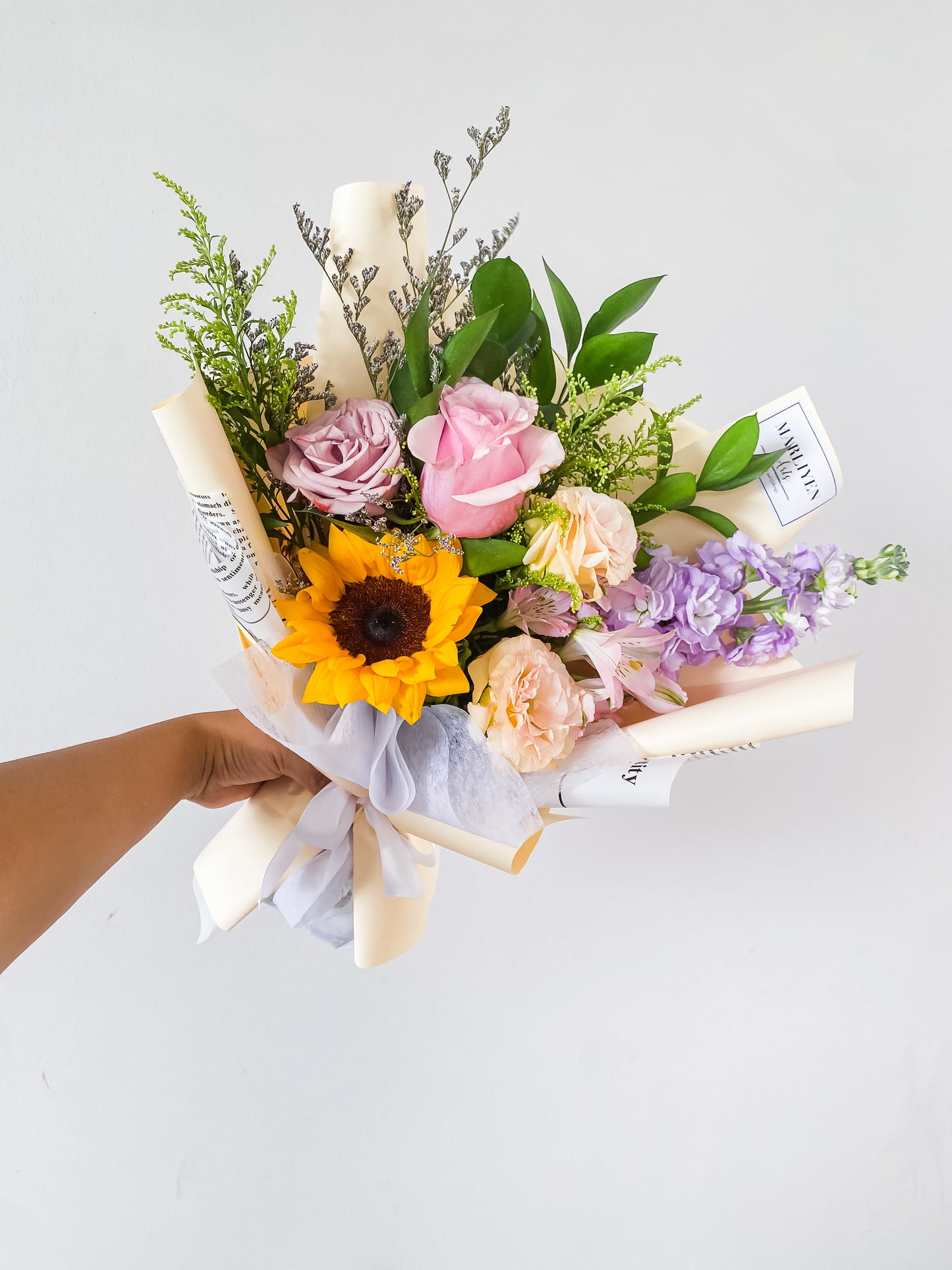 Any Day Florist'Sky Blush Fresh Flower Bouquet'
A stunning arrangements of Pink and Champagne Roses that is highly recommended to gift for Birthday, Anniversary or Monthsary!

ComeSky Blush | Hand Bouquet of the Week